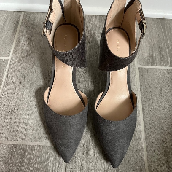Kelly & Katie Grey Pointed Heels - Picture 2 of 4